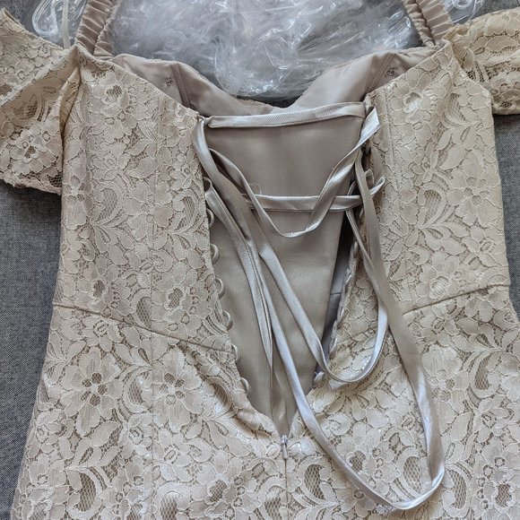 Found a different dress - Picture 4 of 9